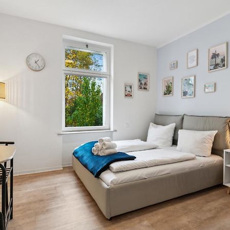 Vorstadtoase - 2 Personen - Eichwalde, Naehe Ber - Queensize-Bett, Netflix, Parken Buitenkant foto