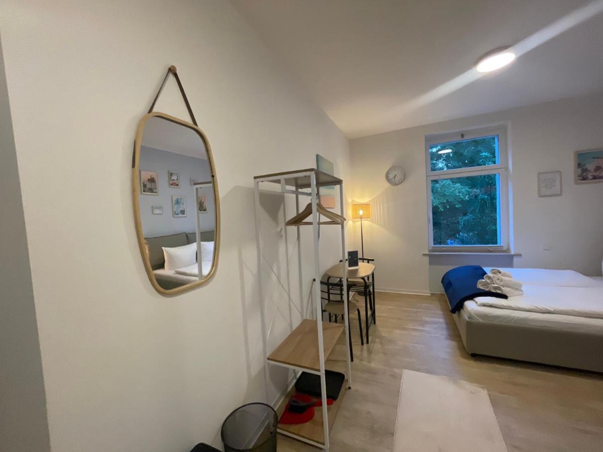 Vorstadtoase - 2 Personen - Eichwalde, Naehe Ber - Queensize-Bett, Netflix, Parken Buitenkant foto